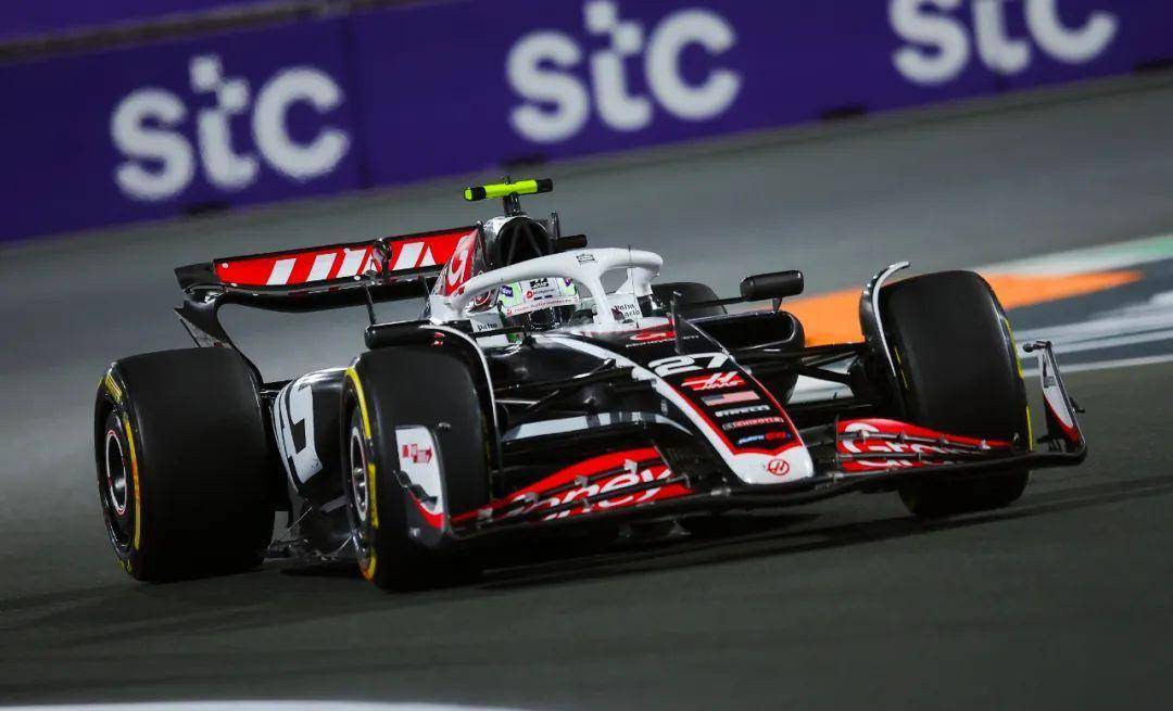 阿斯顿马丁鏖战哈斯车队,皮亚斯特里点燃赛场 阿斯顿马丁鏖战哈斯车队,皮亚斯特里点燃赛场