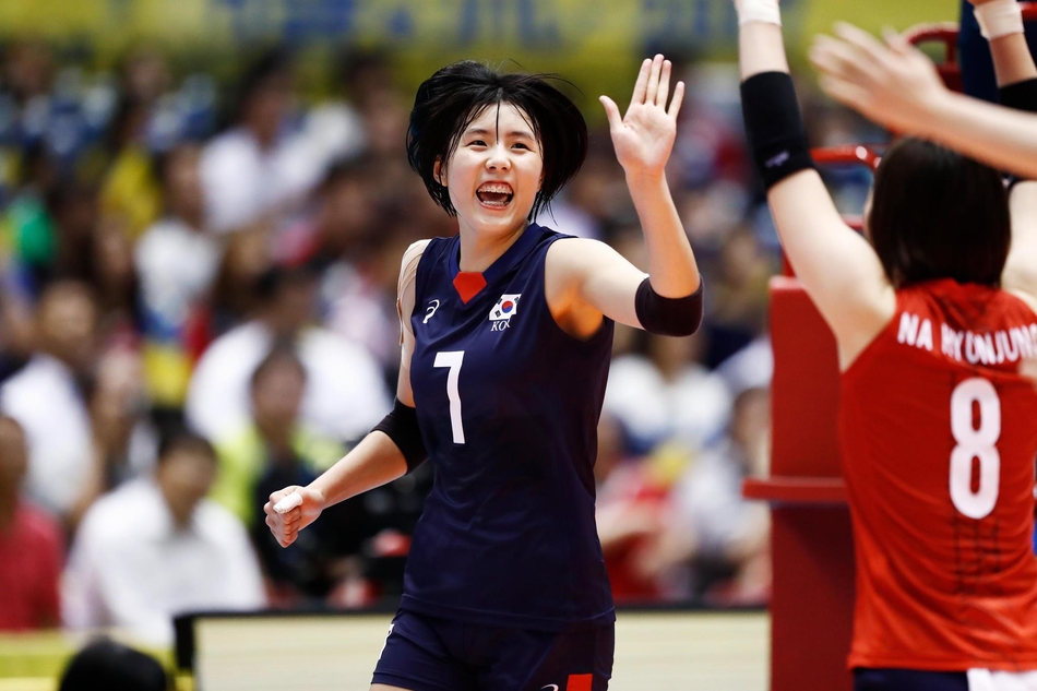 韩国队完胜泰国队，黄鸭组合高光表现