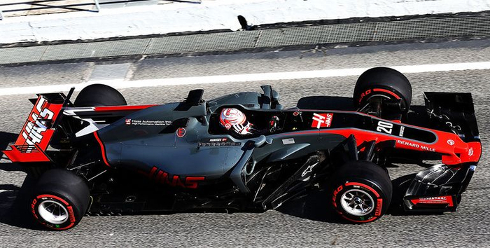 哈斯车队横扫迈凯伦，塞恩斯统治全场