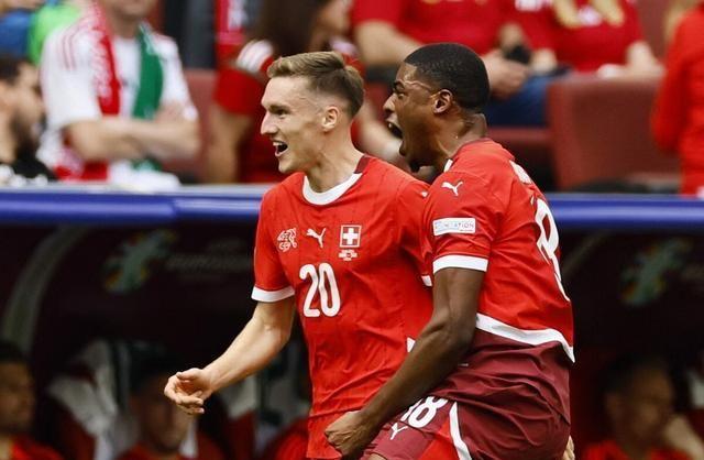 德国逆转击溃意大利，小组领先优势巩固