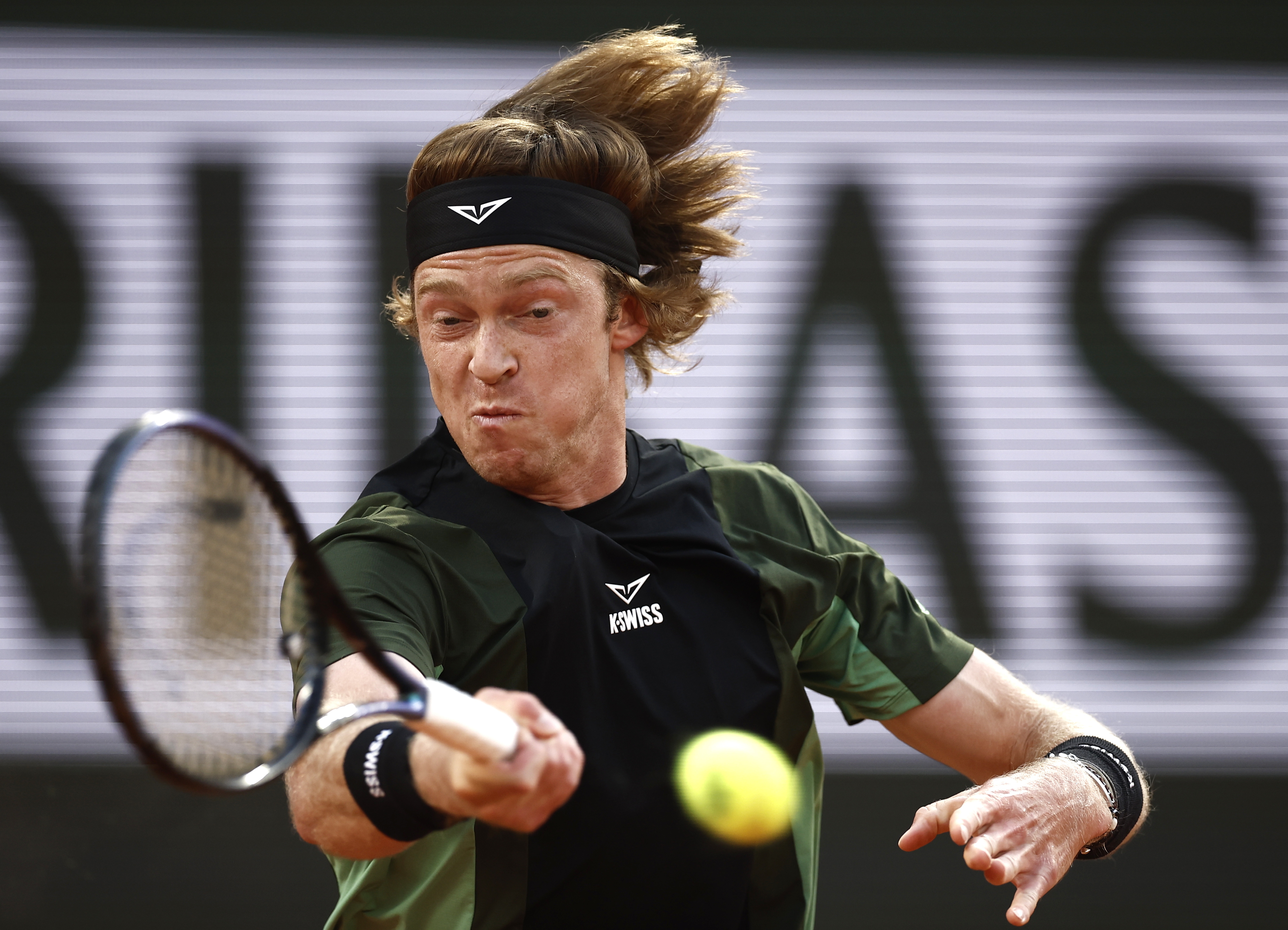 法网横扫美网，辛纳惊艳四座