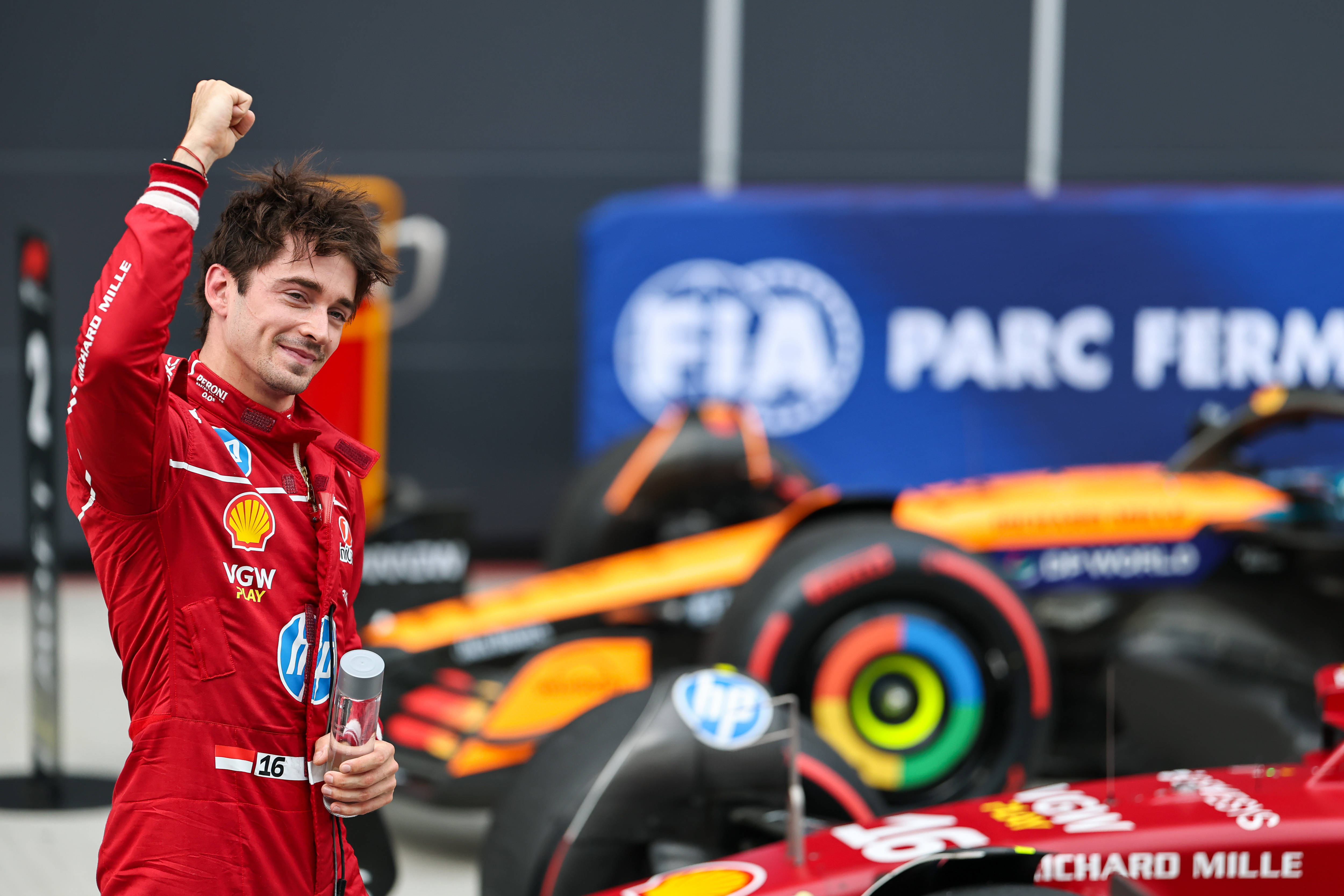 梅赛德斯险胜迈凯伦，勒克莱尔关键制胜