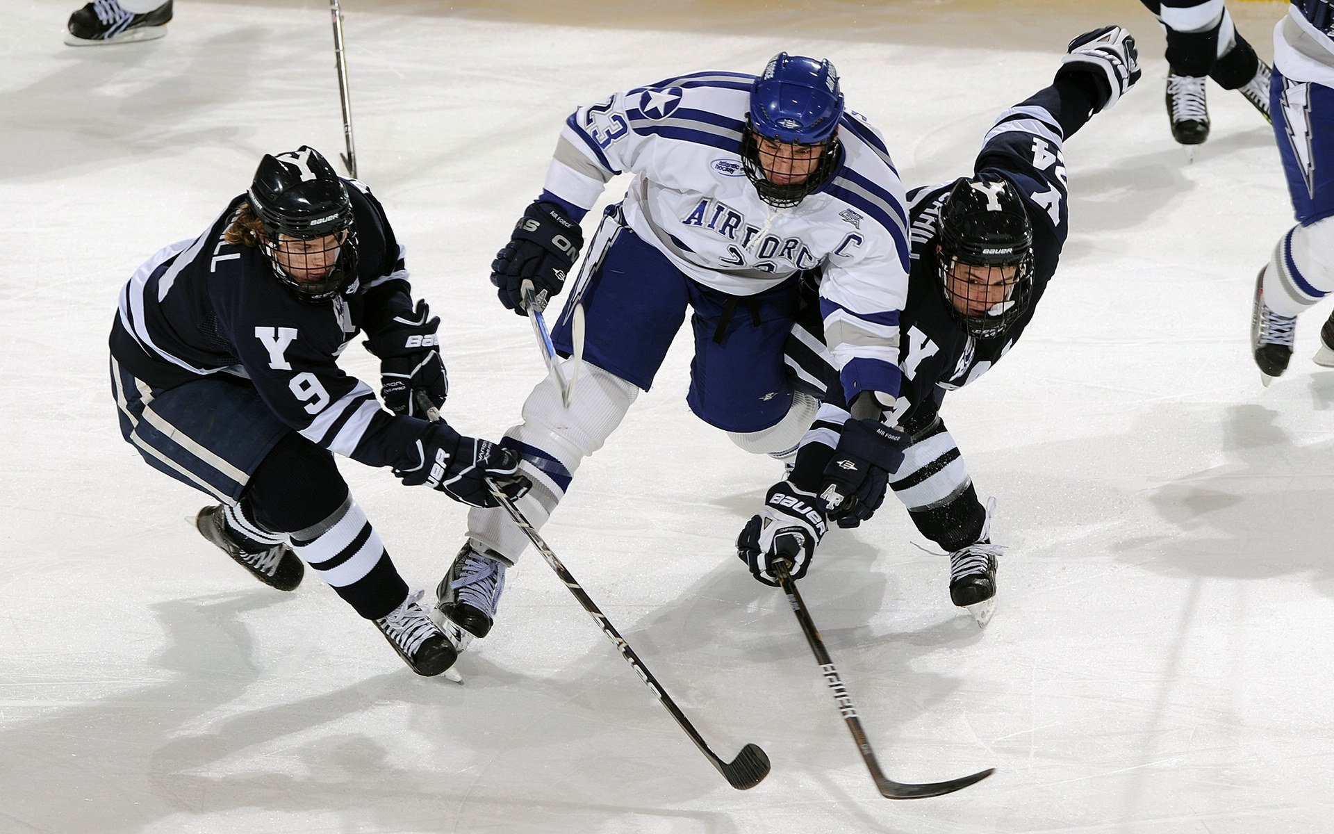 迪巴拉攻防转换核心遭荷兰式封锁，比利亚雷亚尔战术困局何解？