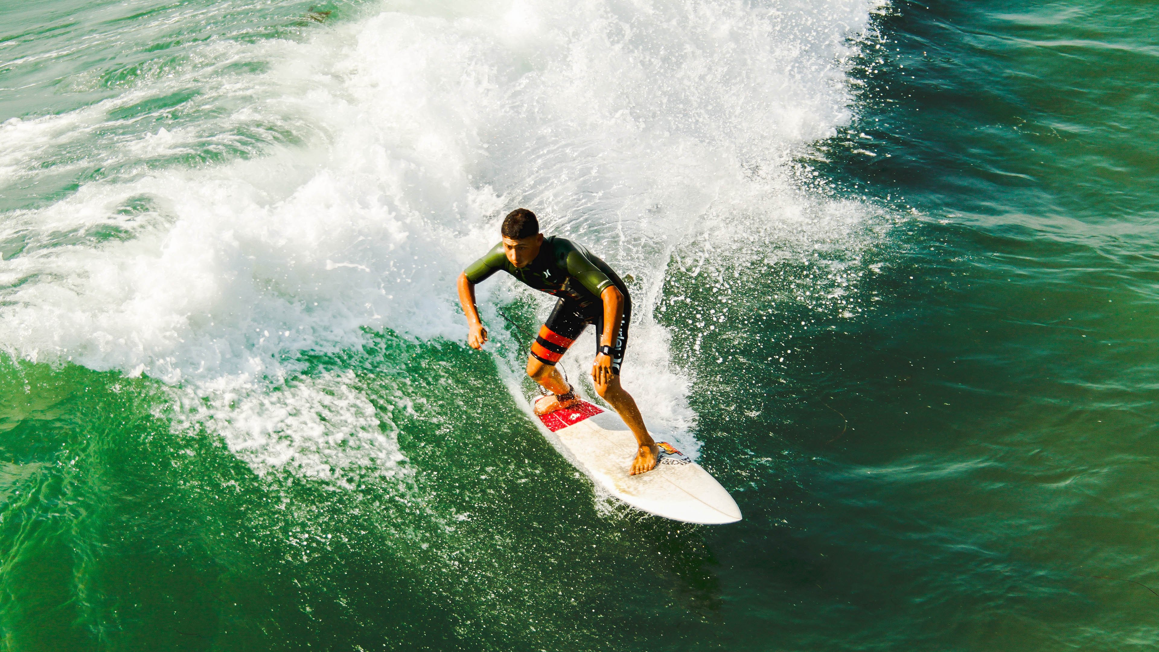 火力压制！北京队团队篮球击退雄鹿，爱德华兹进攻端如入无人之境